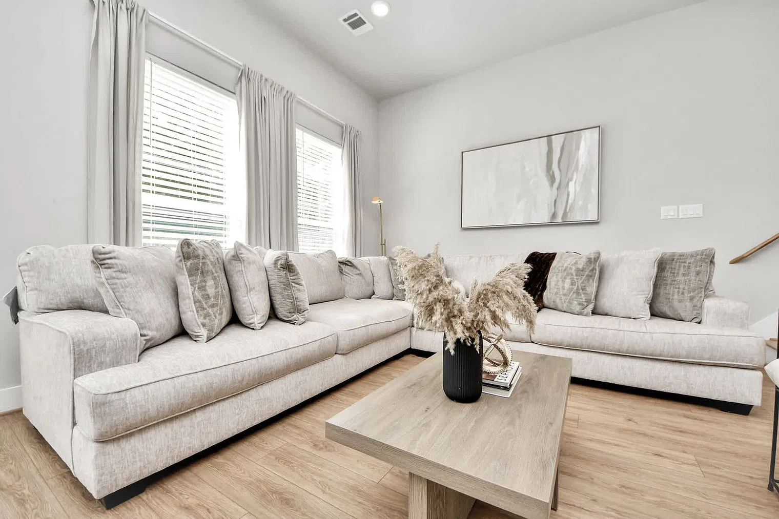 3 bed, 2.0 bath, 1291 sqft, $2,695 — Photo 3