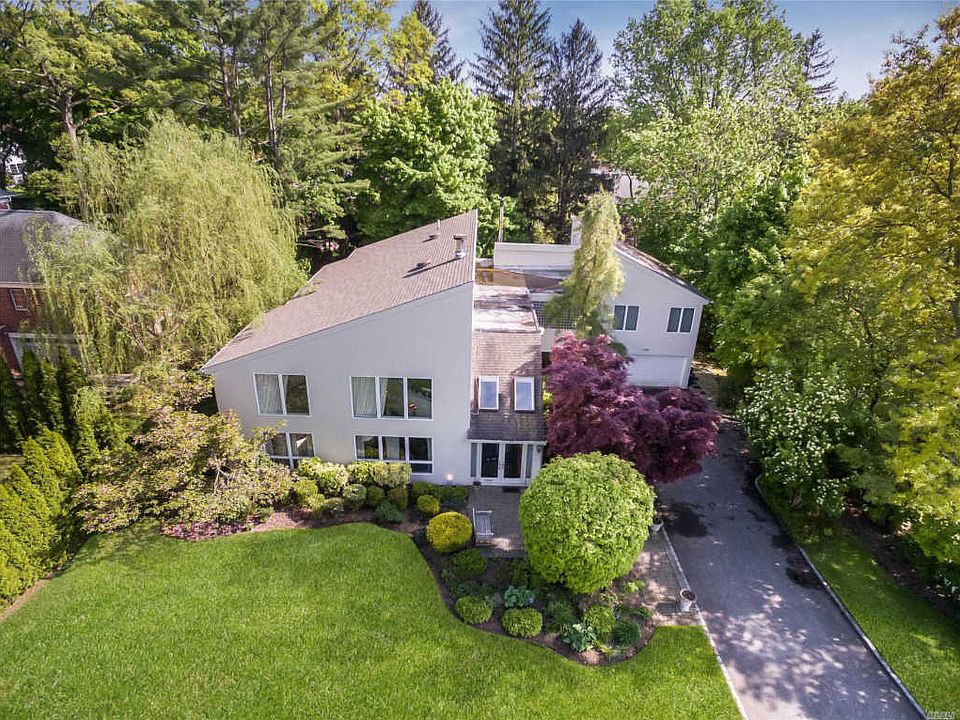 1st image of 108 Barnyard Ln