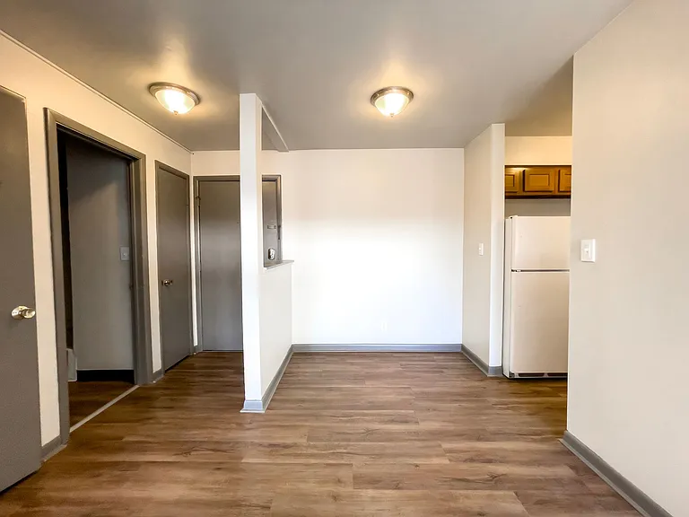 District on Riverside — Photo 7
