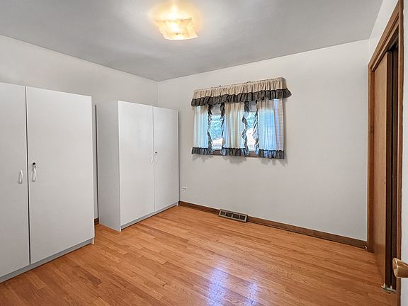 5th image of 589 Superior Ave
