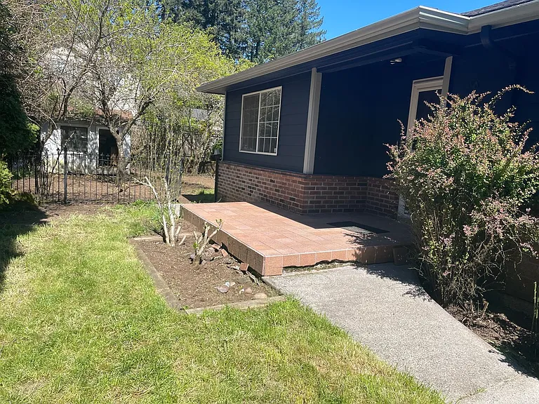 198 NE 157th Ave — Photo 3