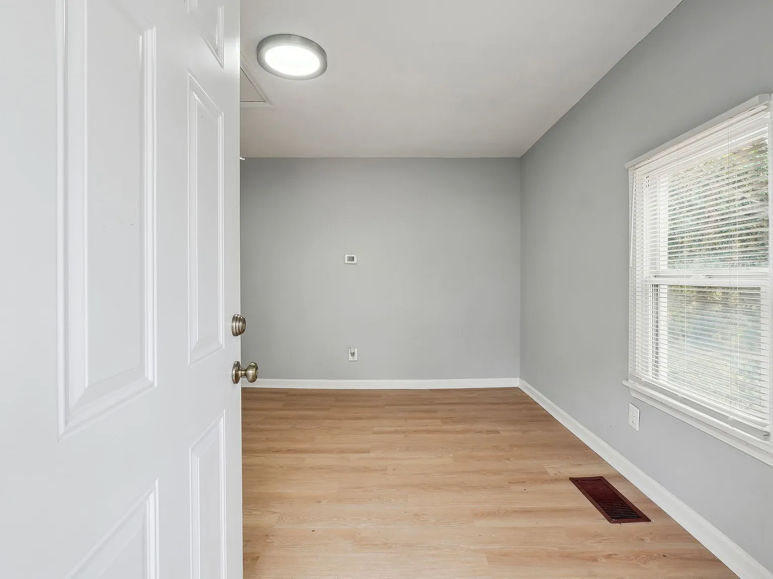 562 Grant St Sw — Photo 4