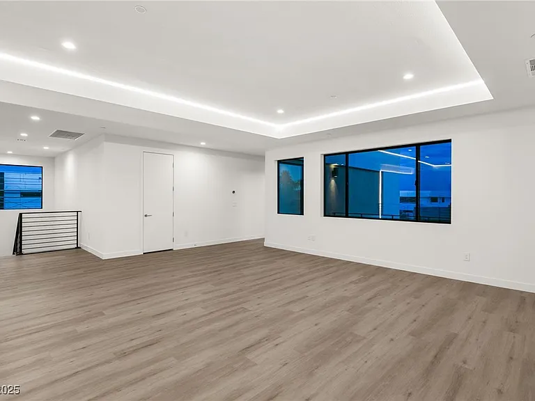 7385 Heron Canyon Ct — Photo 32