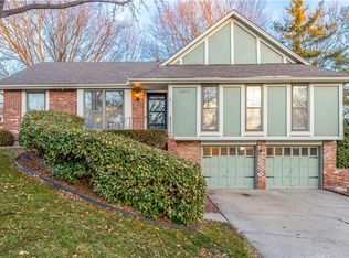 10111 Rosehill Rd, Lenexa, KS 66215
