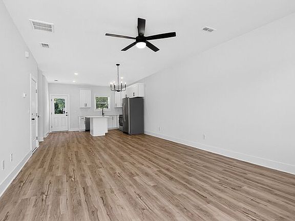 4th image of 310 E Talleyrand Ave