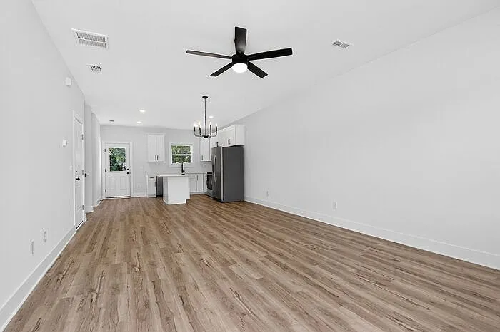 310 E Talleyrand Ave — Photo 4