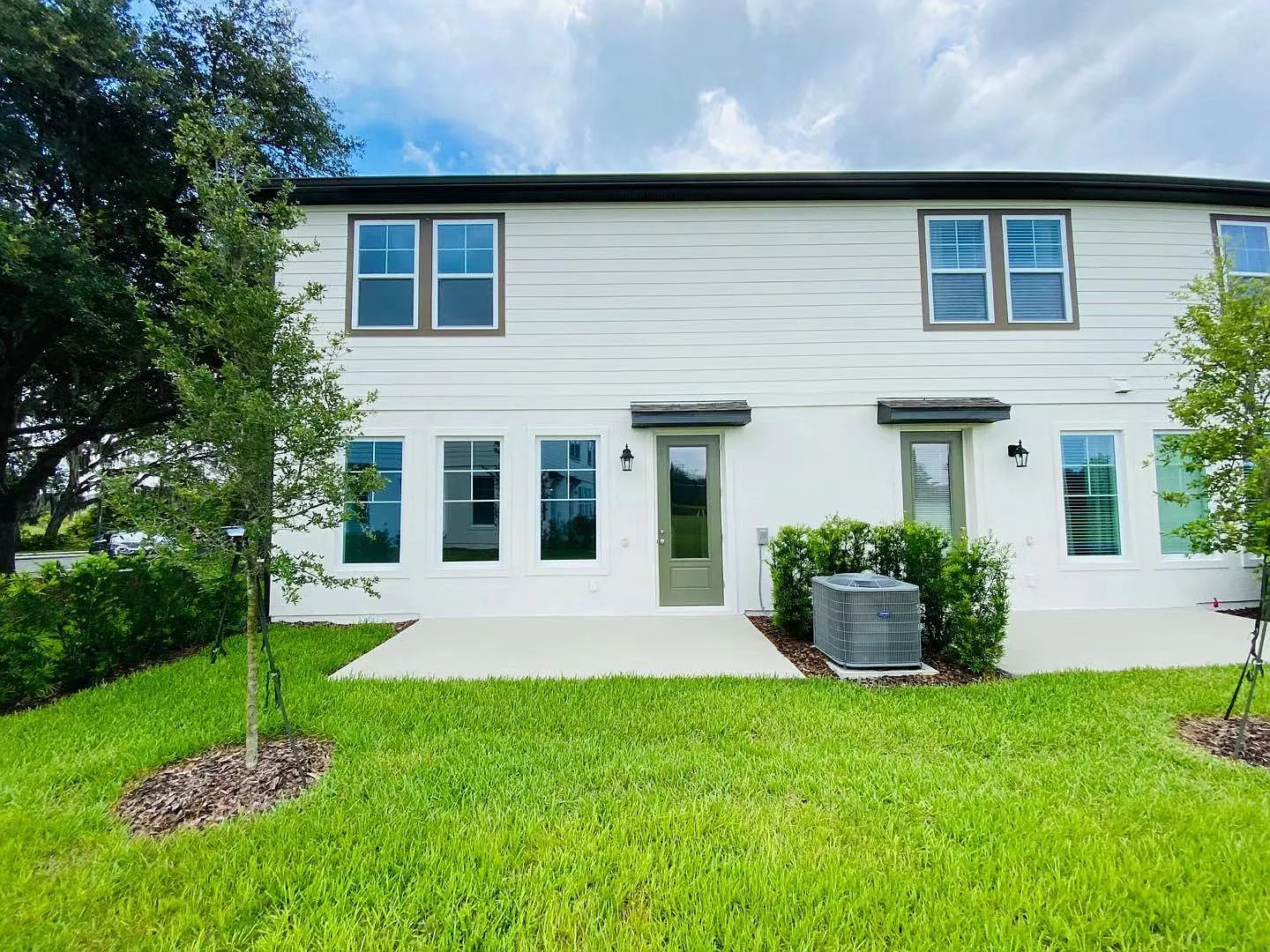 3 bed, 2.5 bath, 2205 sqft, $2,245 — Photo 3