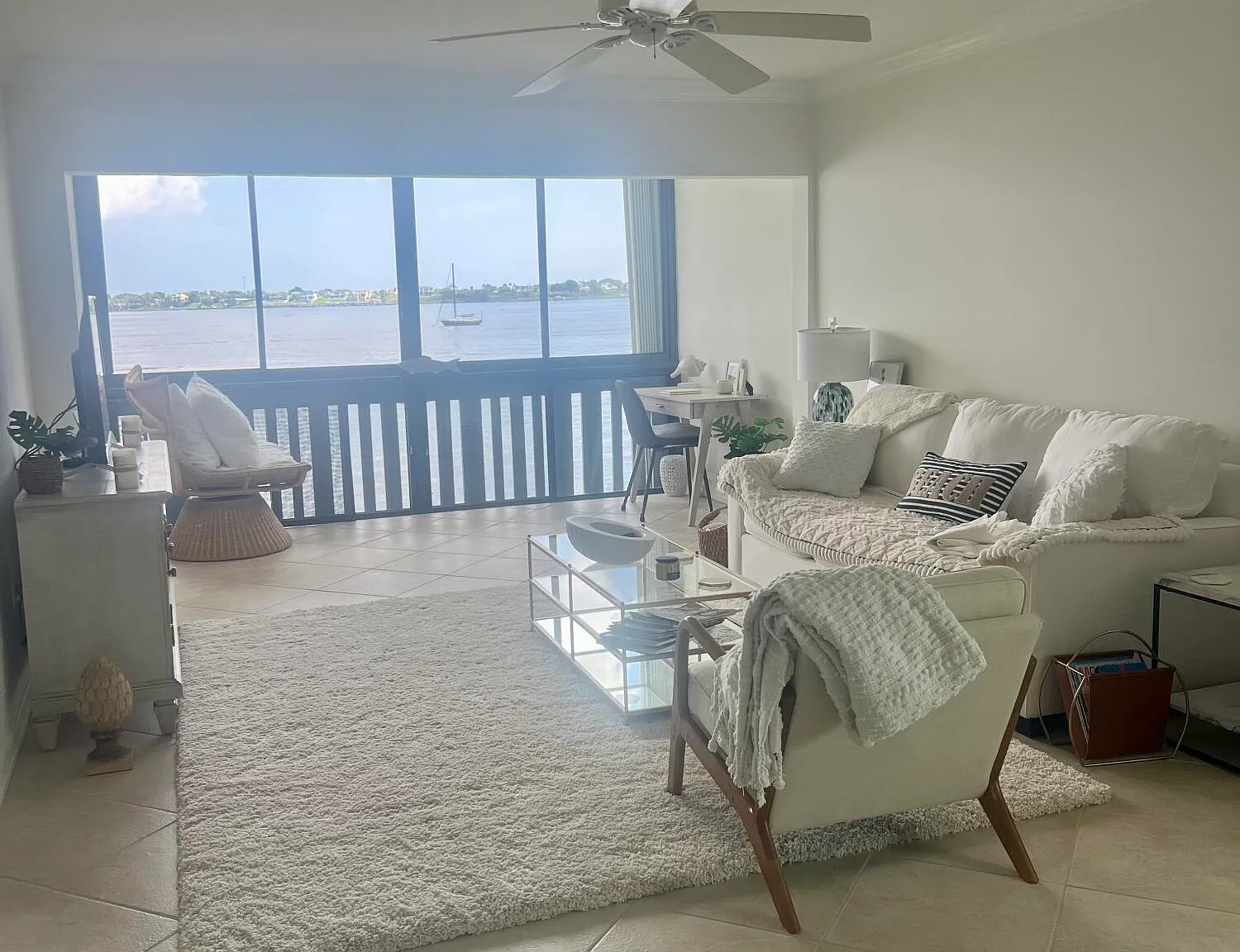 2 bed, 2.0 bath, 1300 sqft, $5,000 — Photo 2