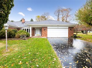 3 Powdermill Dr, Pittsford, NY 14534