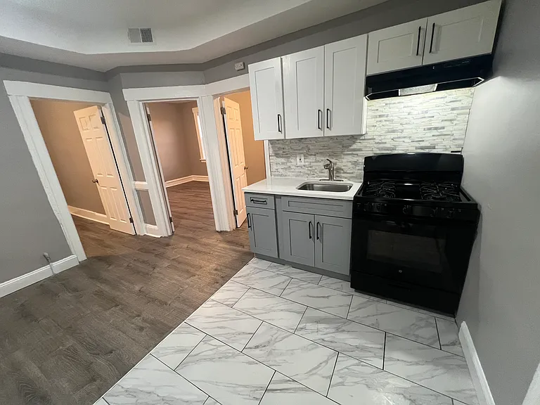 104 Lawrence St #4 — Photo 4
