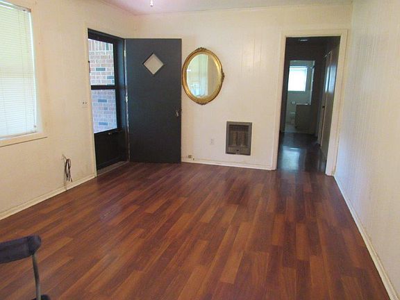3rd image of 105 S Central Dr
