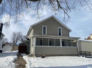 3008 Roosevelt St, Clinton, IA 52732