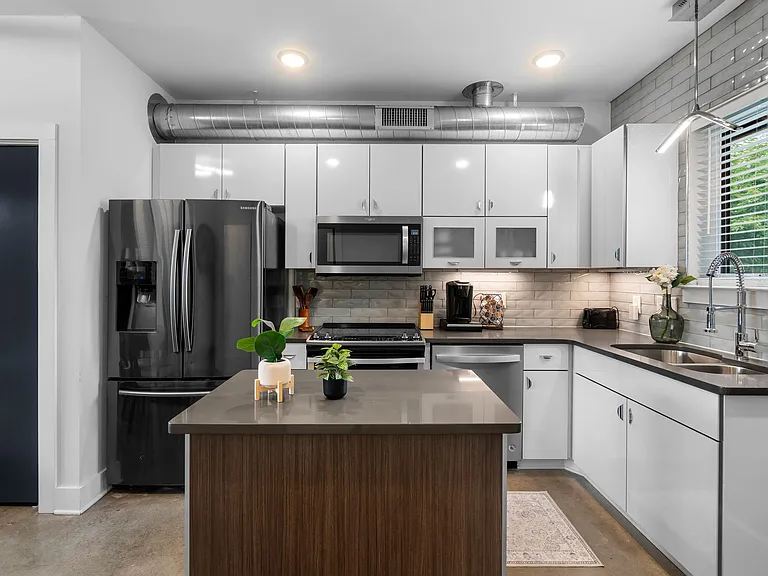 84 Evanston Ave — Photo 8