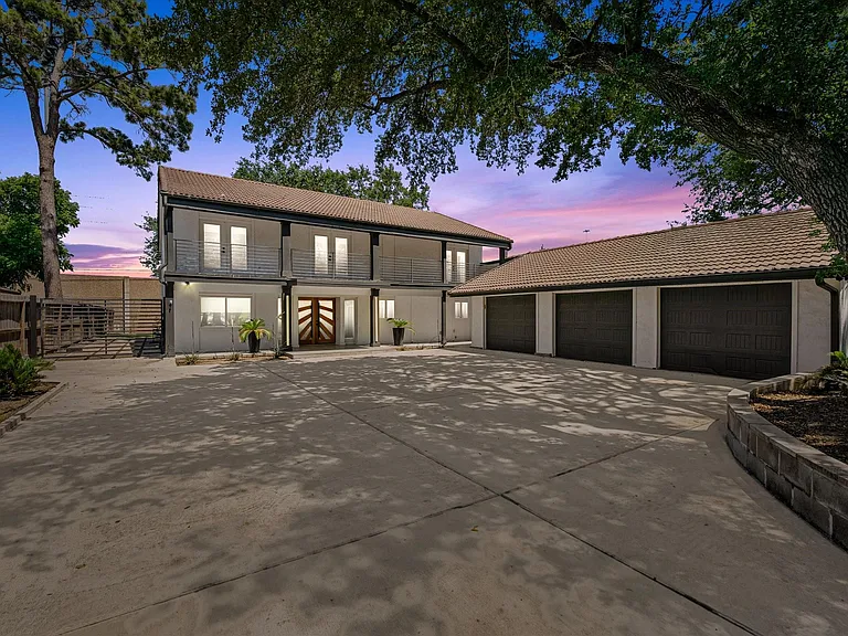 8202 Argentina St — Photo 1
