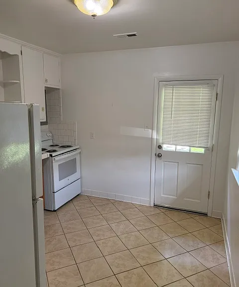 12332 Mason Ave — Photo 2