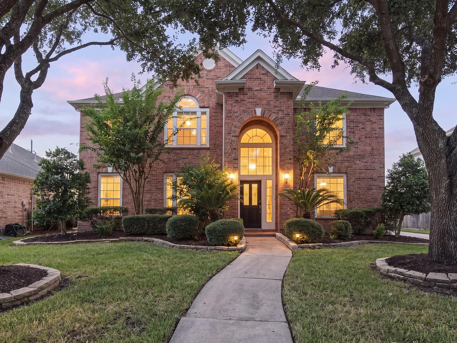 5 bed, 4.0 bath, 3400 sqft, $3,300 — Photo 1