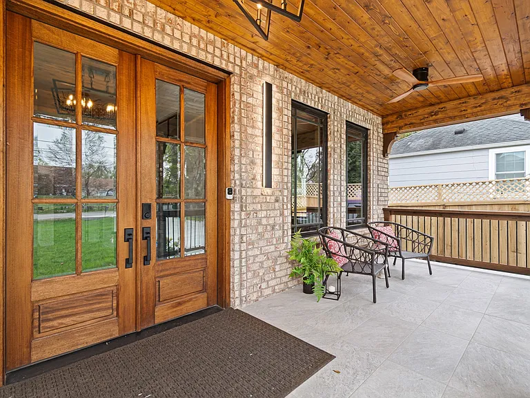 1240 Kenmore Pl — Photo 3