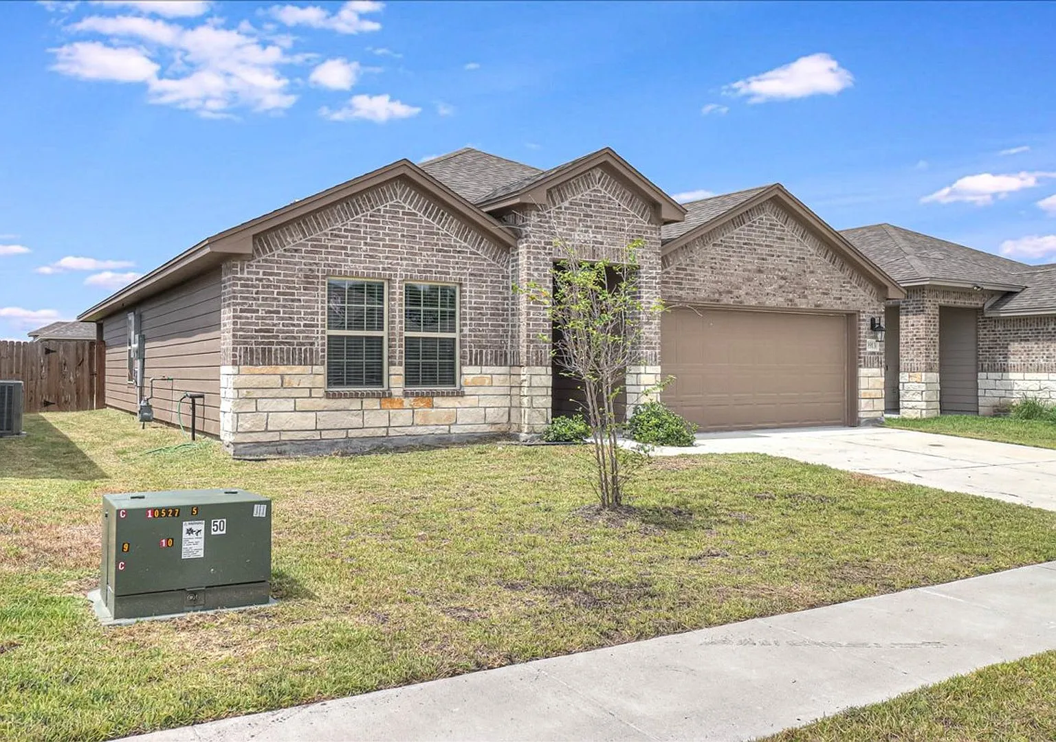 3913 Jayden - 4/bedroom 2/bathroom - $2,495/month — Photo 3