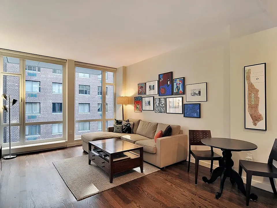 133 W 22nd St #6G