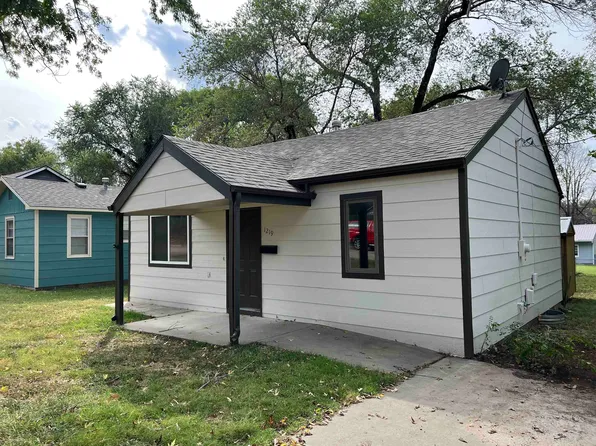 1219 Henry St, Augusta, KS 67010