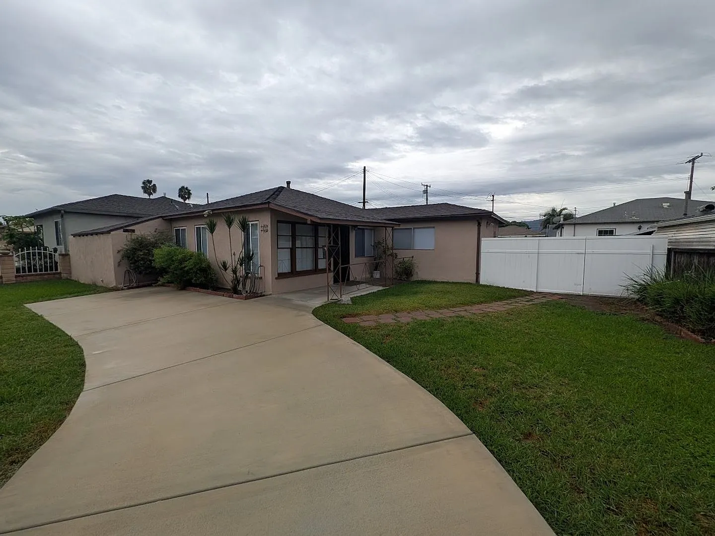 Beautiful single-family home with 2 bedrooms, 1-bathroom in South El Monte — Photo 1