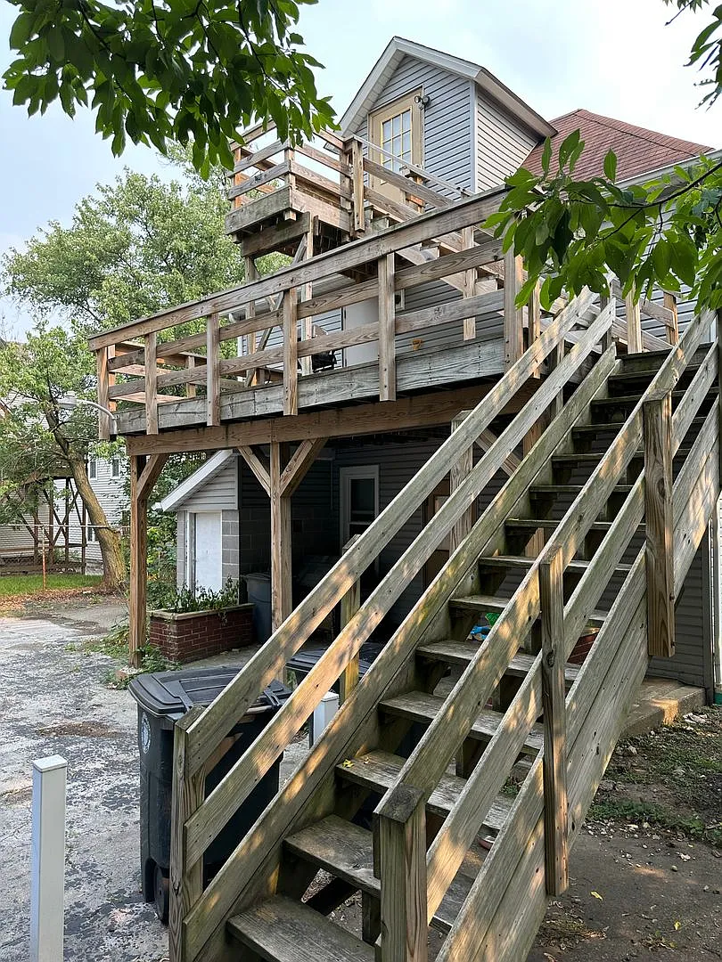 Buchtel Ave 605 E. — Photo 4