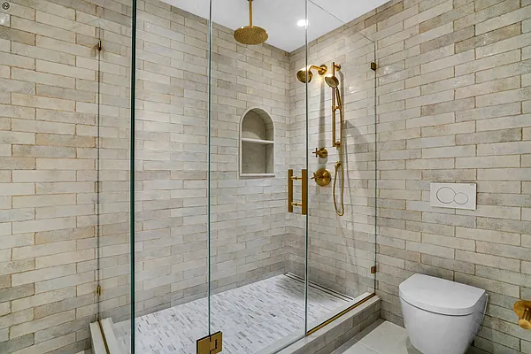 Sold by Nomad Property Group, LLC | media 36