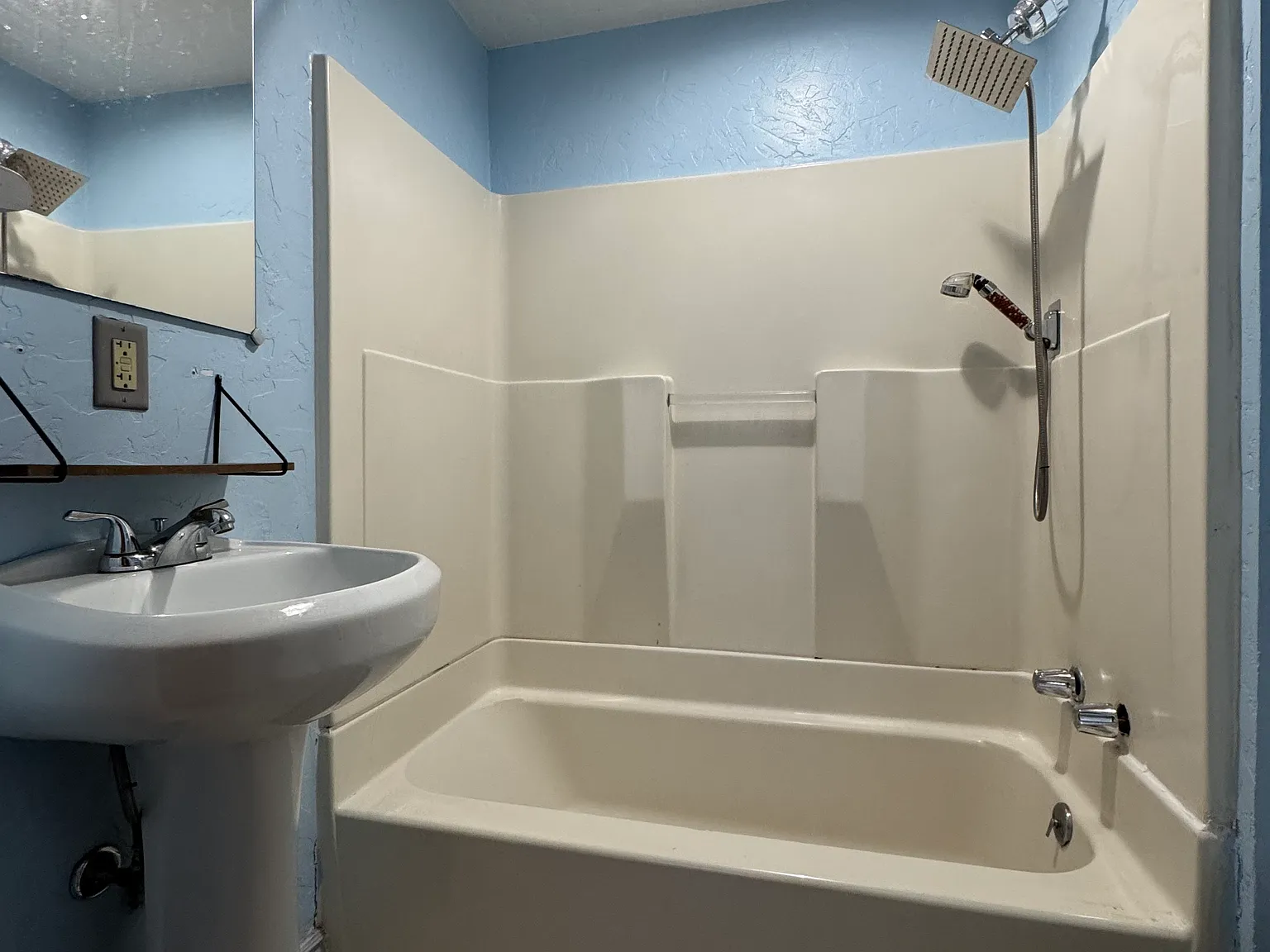 1749 Crafton Blvd — Photo 3