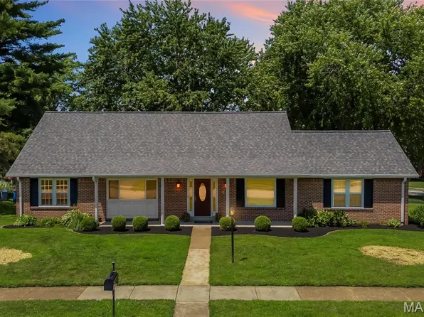 1029 Fernway Ln, Saint Louis, MO 63141
