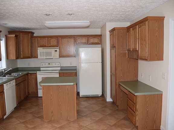 5th image of 601 Beechwood Lakes Dr