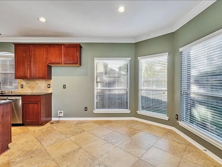 1904 Keswick Ct — Photo 11