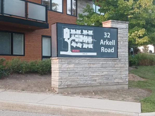 32 Arkell Rd #18, Guelph, ON N1L 0L4
