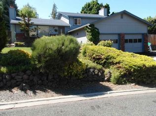 906 W 5th Ave, Selah, WA