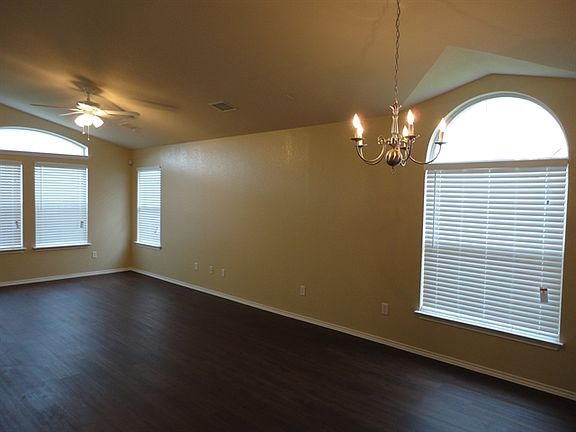 4th image of 5101 Golden Gate Dr #0