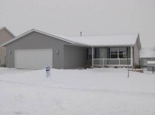 605 Crestview Ct, Center Point, IA 52213