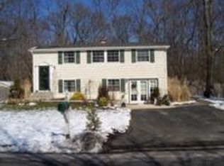 40 Bunny Ln, East Setauket, NY 11733