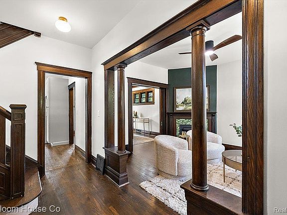 3rd image of 2559 Helen St