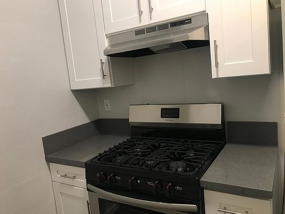 5th image of 8101 Blackburn Ave