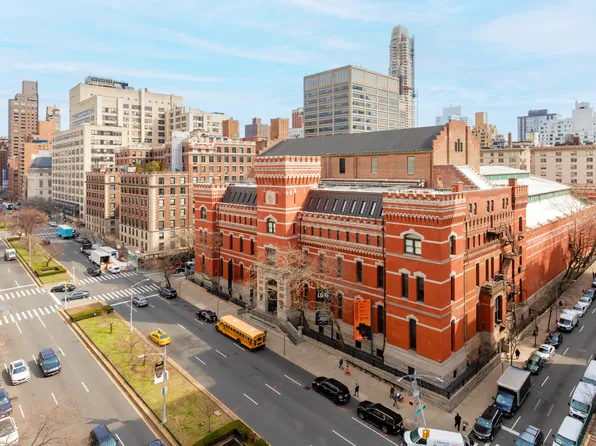 630 Park Avenue image 2 of 13
