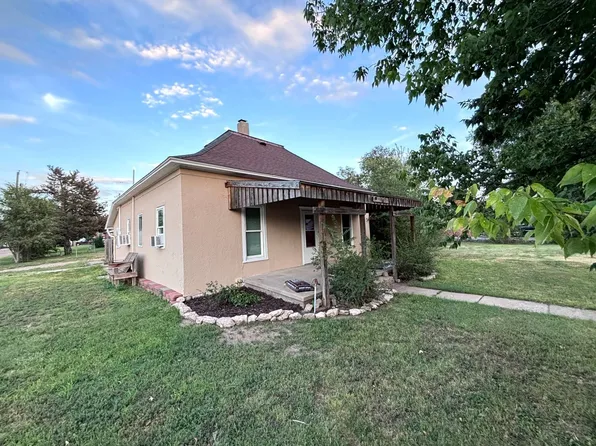 210 N Hamilton St, Lakin, KS 67860