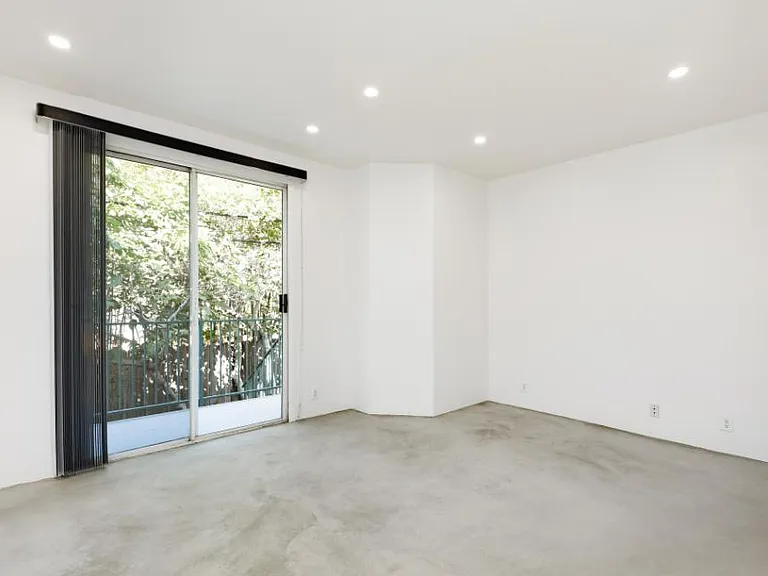 639 Huntley Dr #3 — Photo 18