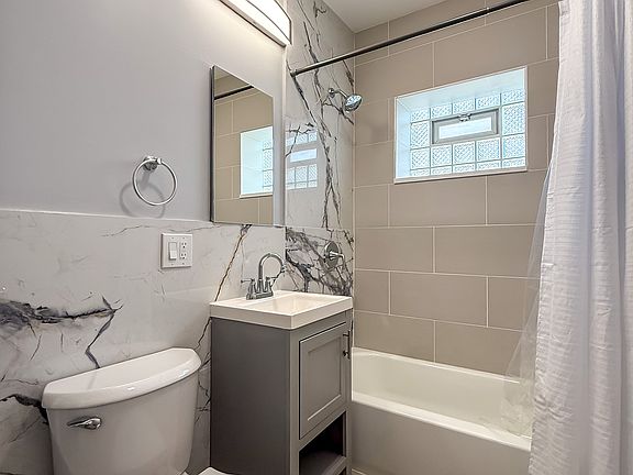 3rd image of 2310 N Lamon Ave #1