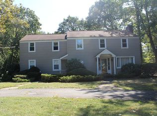 11 Harbor Ridge Dr, Centerport, NY 11721