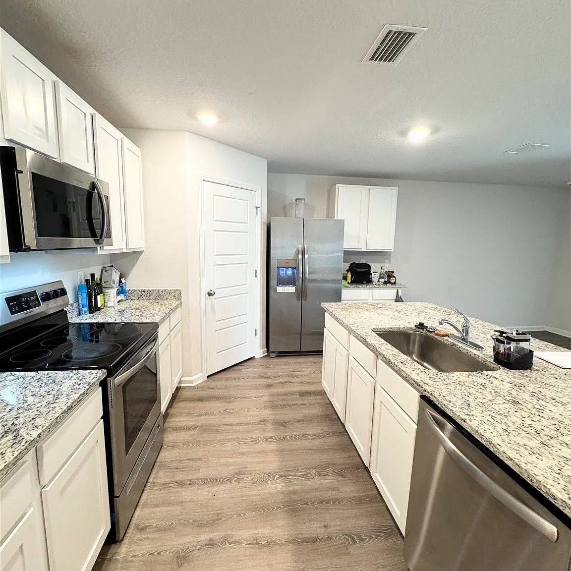 4 bed, 1812 sqft, $2,200 — Photo 2