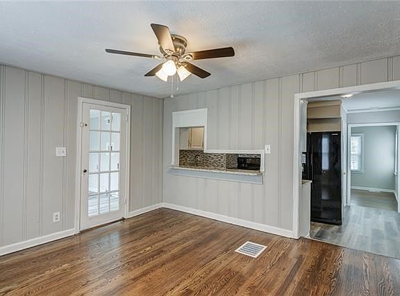 4th image of 30 E Pocahontas Ln