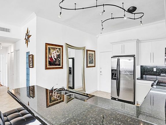 5th image of 5601 Collins Ave Ph 1