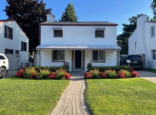 8439 Harding St, Center Line, MI 48015