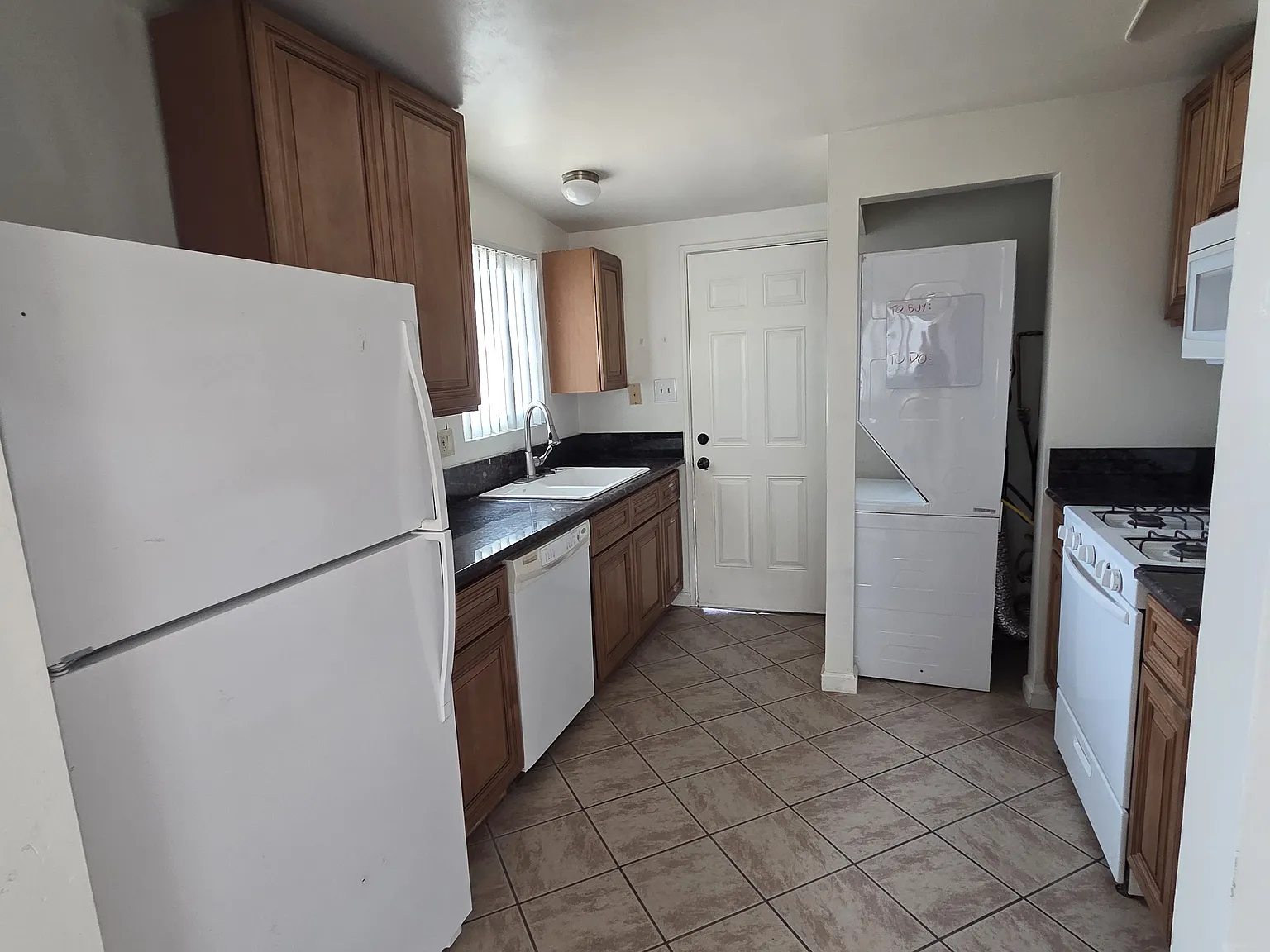 2 bed, 896 sqft, $1,300 — Photo 4