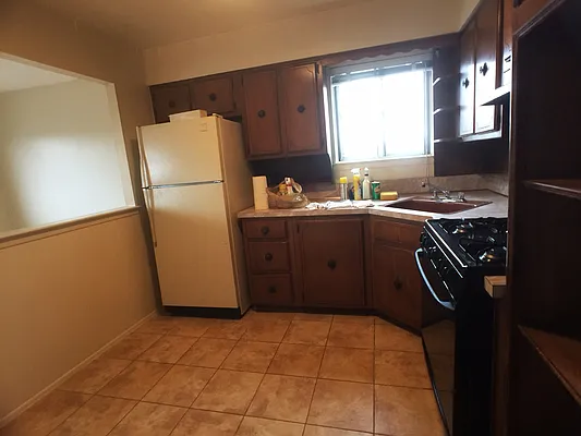 Rented by BuySell Real Estate Inc | media 18