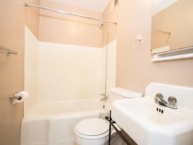 457 SW Washington Ave — Photo 28